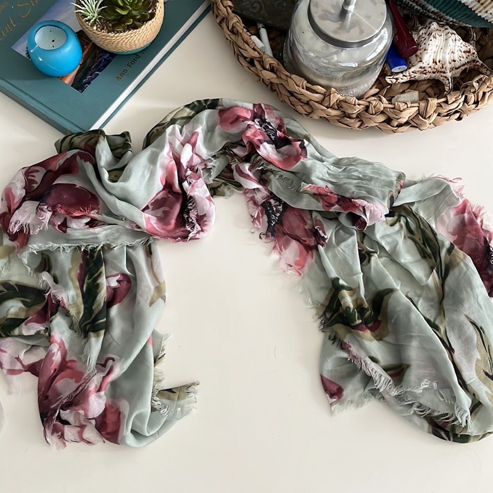 NWT VINCE CAMUTO SCARF! - Picture 3 of 4